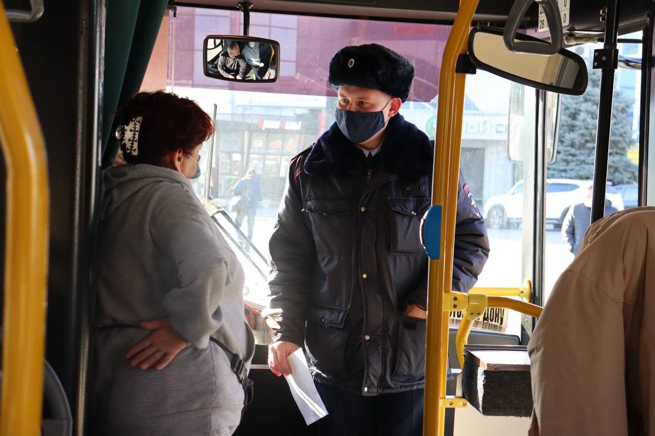 В Батайске продолжаются рейды по соблюдению масочного режима в общественном транспорте