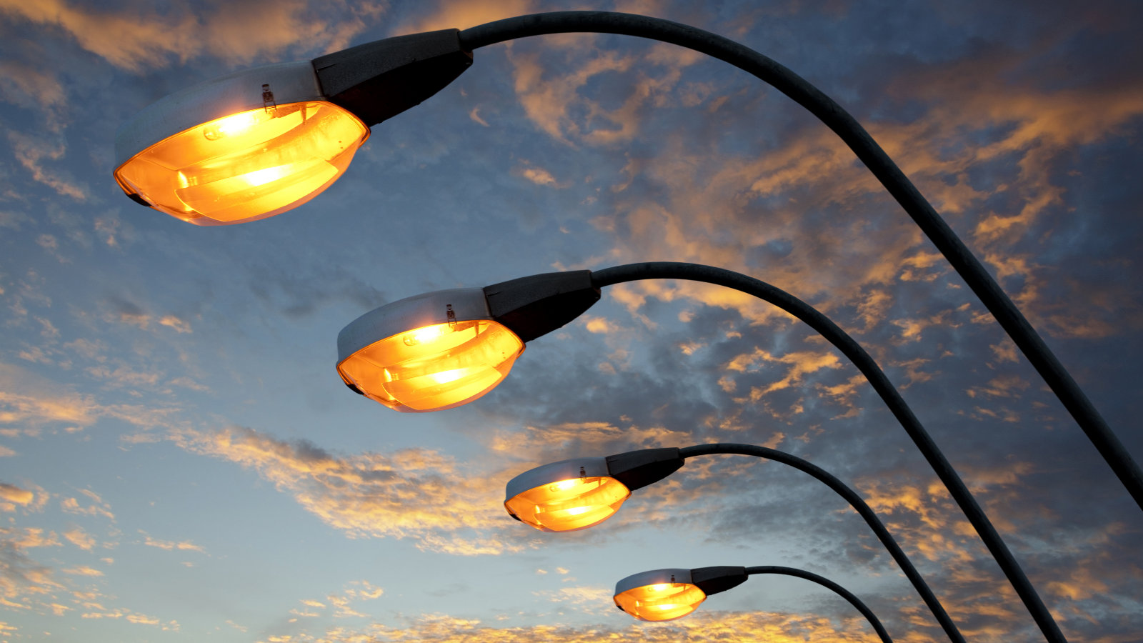 В Батайске будет произведена замена ламп уличного освещения на светодиодные 