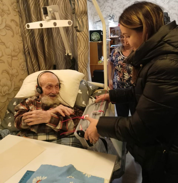 Иван Илларионович Дерябин,  105-летний ветеран Великой Отечественной войны проголосовал на выборах Президента Российской Федерации