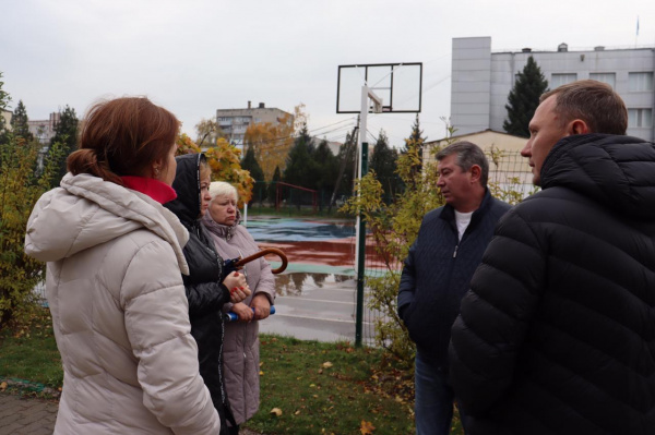 Роман Волошин проверил ход капитального ремонта Гимназии №7