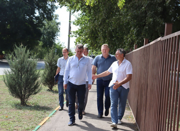 Роман Волошин проинспектировал состояние прилегающей территории, а также подъездов и подходов к дошкольным учреждениям города