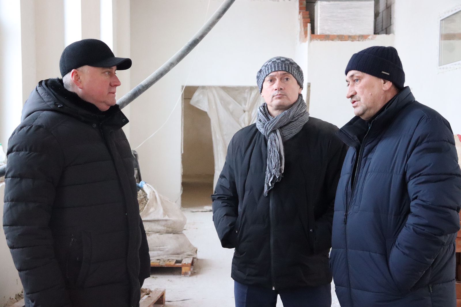 Геннадий Павлятенко проверил ход строительства школы по улице Огородной