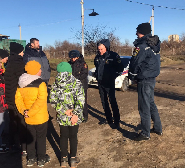 В Батайске продолжаются профилактические рейды сотрудников МЧС к территориям городских водоемов