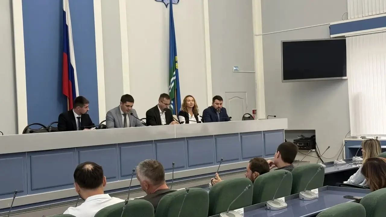  В Батайске обсудили обновление торговых павильонов на Огородной