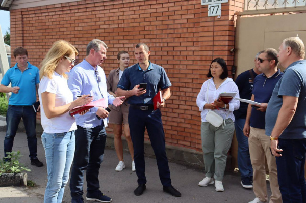 В Батайске проверили состояние остановочных комплексов, павильонов, торговых объектов и прилегающей территории к ним