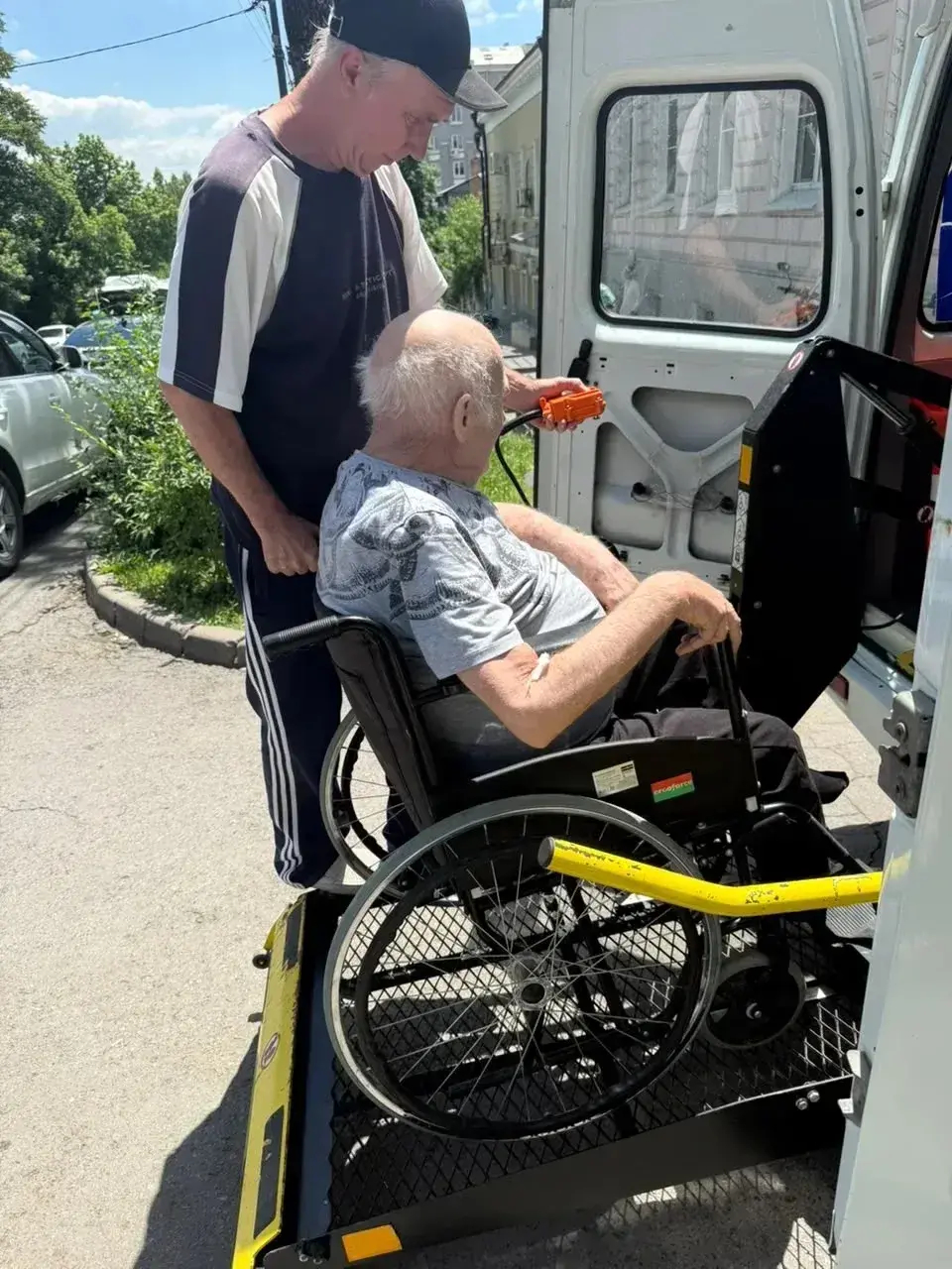 В Батайске работает «Социальное такси»