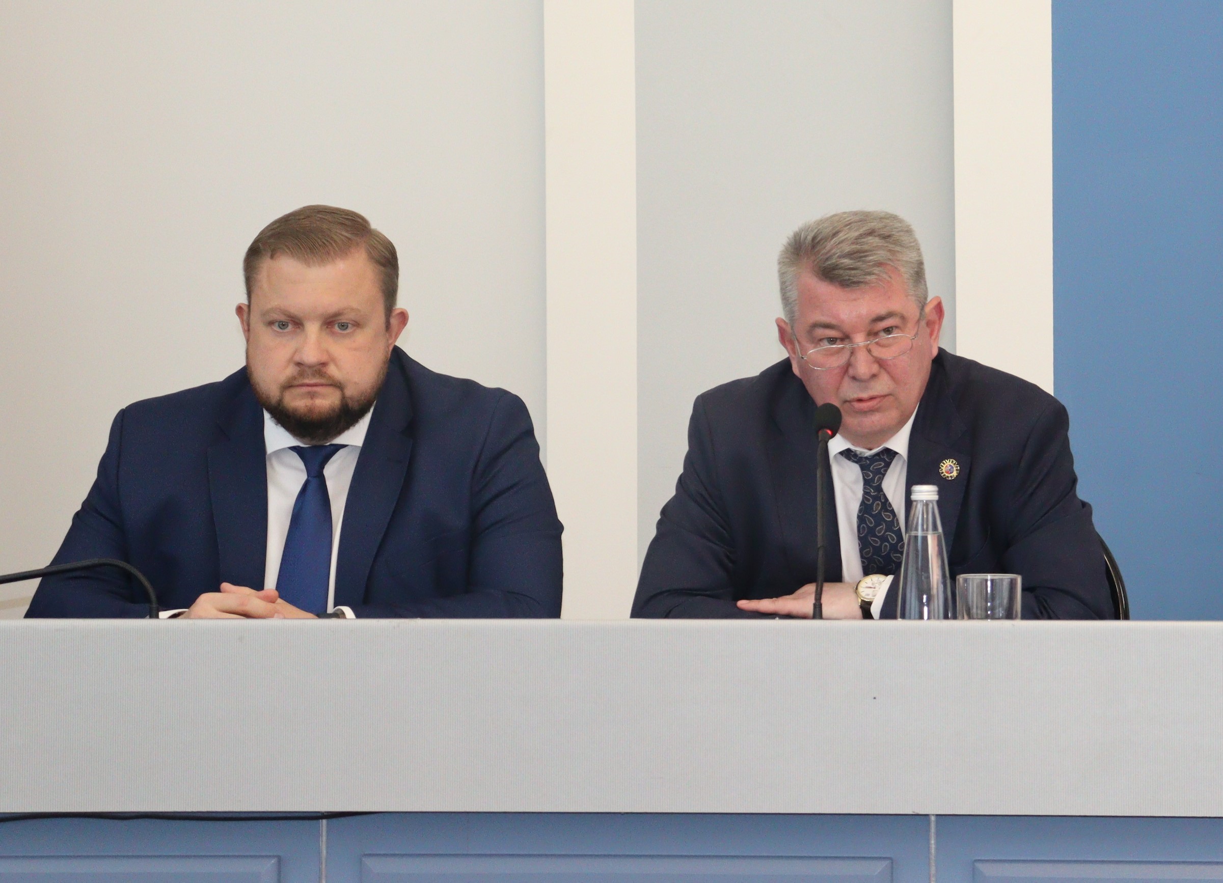 Батайская Дума приняла отставку Романа Волошина