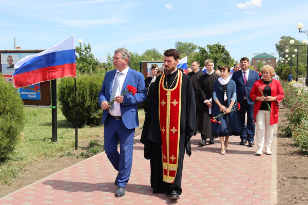 В Батайске почтили память погибших в ходе Великой Отечественной войны и специальной военной операции